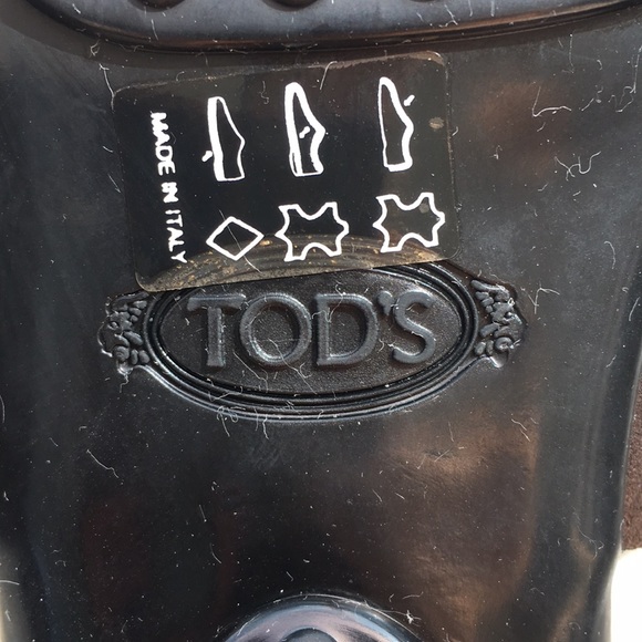 Tod’s Brown Suede “Forature” Cutout Sandals - Picture 6 of 10